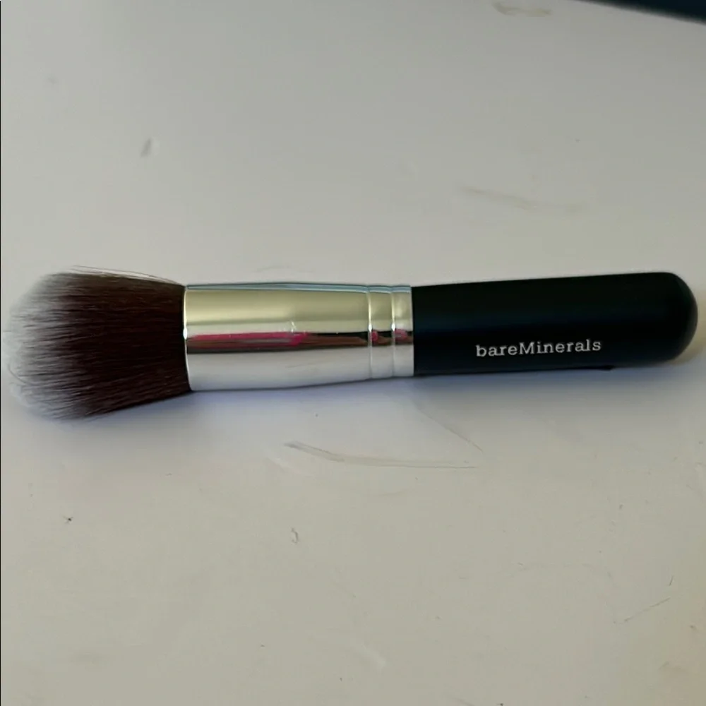 bareMinerals Soft Focus Face Makeup Brush - Black Handle - NEW